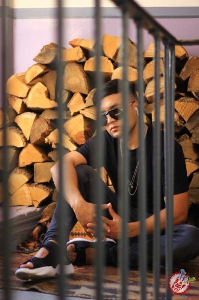 Шоҳруҳ яккахон хонандалик фаолиятини йўлга қўйди