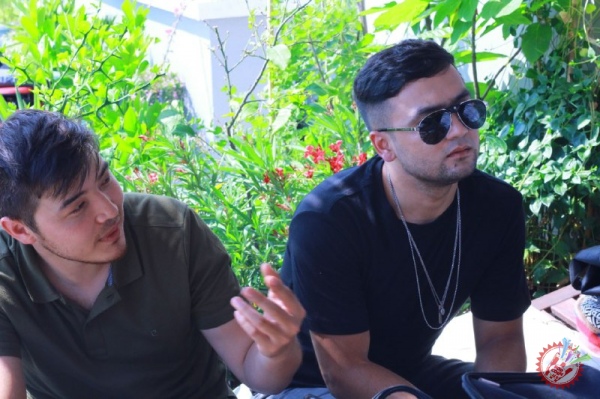 Шоҳруҳ яккахон хонандалик фаолиятини йўлга қўйди