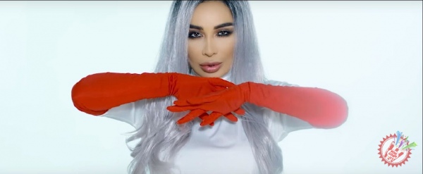 Муниса Ризаева \"Ёнма дил\" клипини намойиш қилди