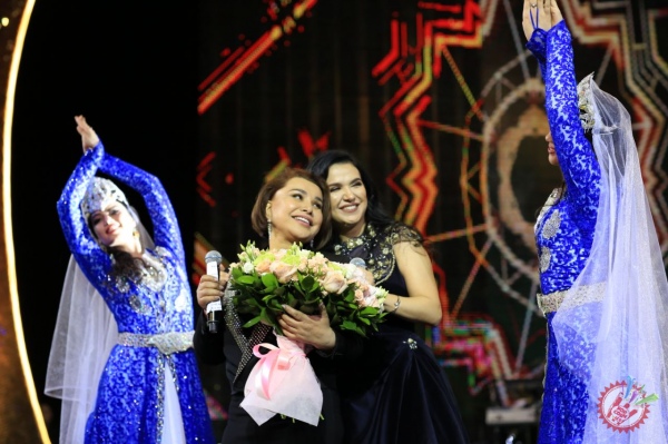 Юлдуз Усмонова ва Нилуфар Усмоновадан дуэт тарона премьераси