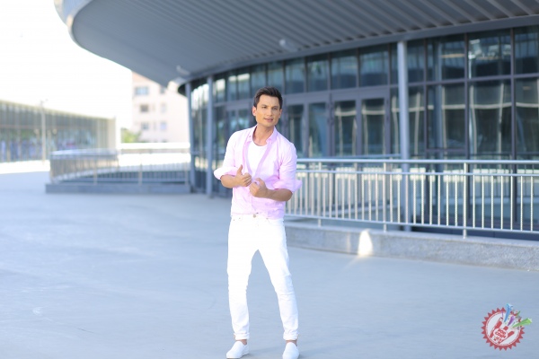 Афруз гуруҳи янги ижод маҳсули устида иш бошлади