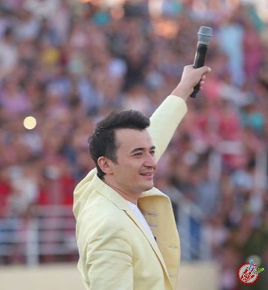 Улуғбек Раҳматуллаев Чироқчида мустақиллик байрами арафасида концерт дастури билан меҳмон бўлди