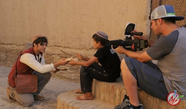 Америкалик режиссёр Ўзбекистонда “Оловуддин” фильмини тасвирга олди