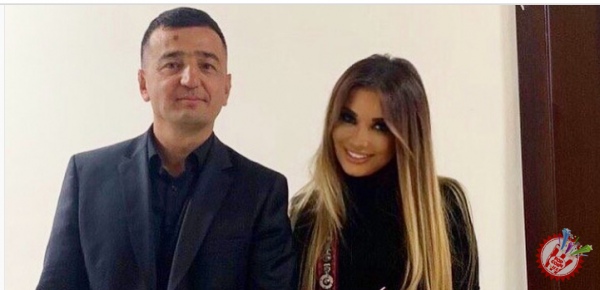 Райҳон Жаҳонгир Позилжонов билан дуэт куйламоқда