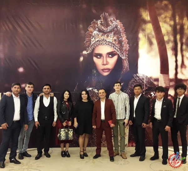 Озода Нурсаидова ҳамкасблари даврасида янги клип тақдимотини ўтказди