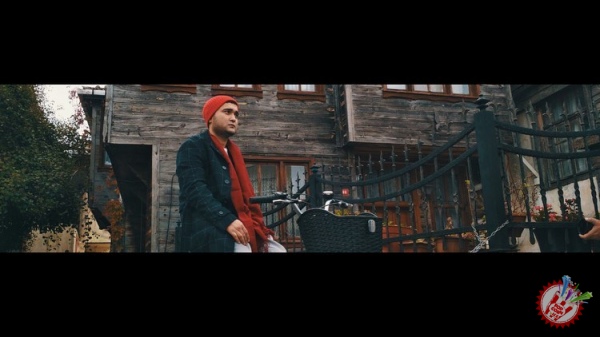 Шоҳруҳхон \"Атиргуллар\" қўшиғи учун видеоклип суратга олдирди