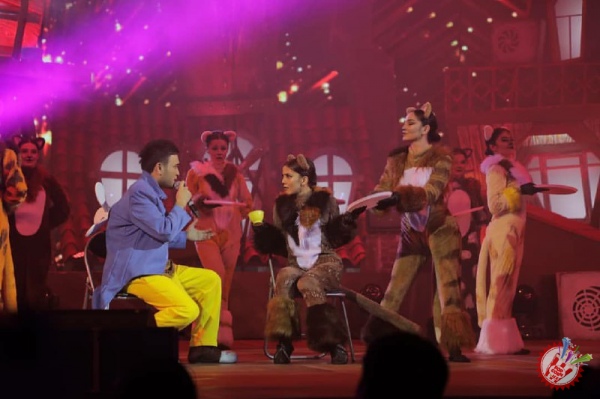 Шоҳруҳхоннинг концерт дастури бўлиб ўтмоқда