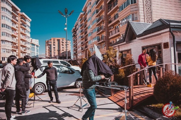 Шохрух Уммон янги клип суратга олди