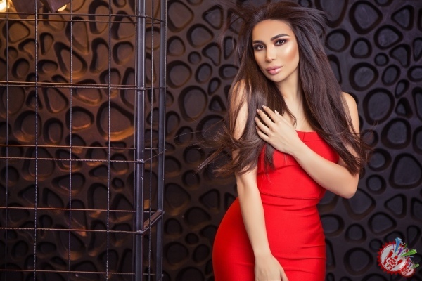 Муниса Ризаева дуэт таронасига клип суратга олди