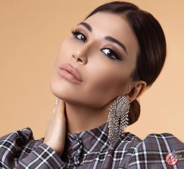 Манзура яна саундтрек куйлади