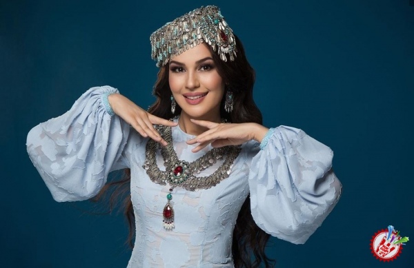 Ҳулкар Абдуллаева янгича йўналишда қўшиқ куйлади