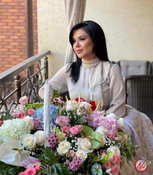 Нилуфар Усмоновадан ретро таронанинг янги талқини