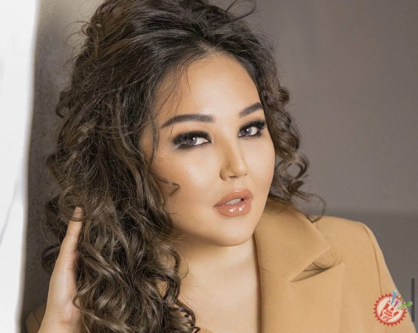 Умидахон хиёнаткор дўстлар ҳақида куйлади