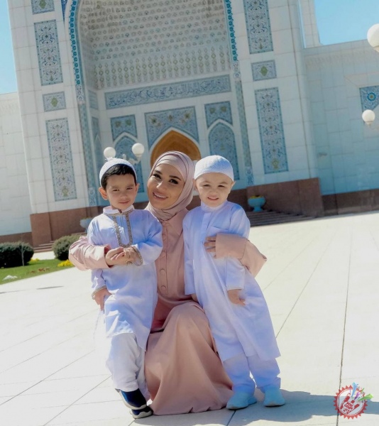 Манзура ваъда қилинган дуэтни тақдим қилди