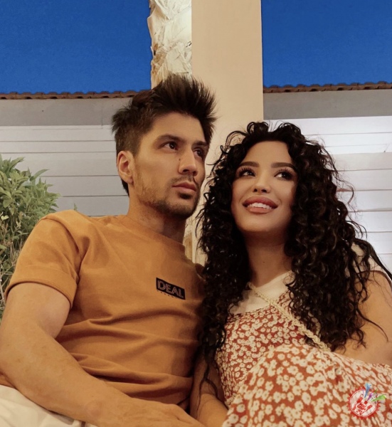 Кино оламининг юлдузли жуфтлиги саёҳатга чиқди