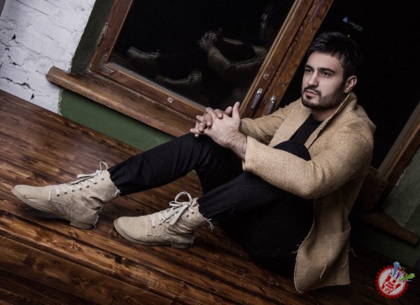 Отабек Муталхўжаев янги қўшиқ устида иш бошлади