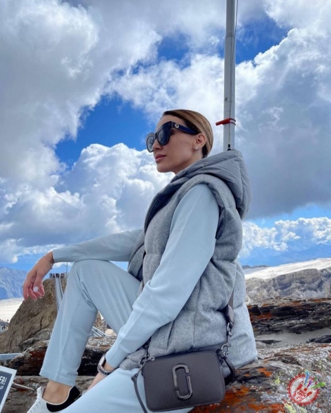 Лола Швейцария саёҳатига чиқди