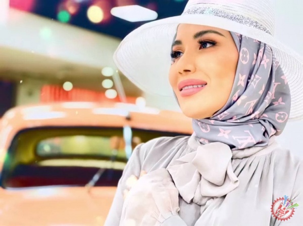 Манзура янги фотожамланмасини тақдим қилди