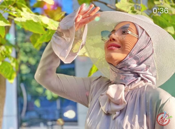 Манзура янги фотожамланмасини тақдим қилди