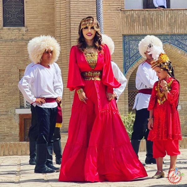 Озода Нурсаидова хоразмча дуэтини тақдим этади