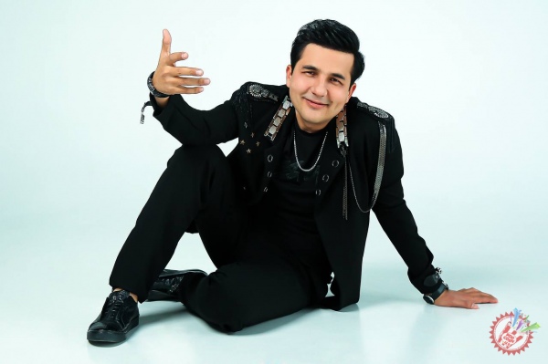 Сардор Бекмуродов мусофирлар учун совға тайёрлади