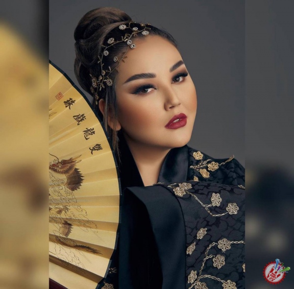 Умидахон тожикча таронага қўл урди