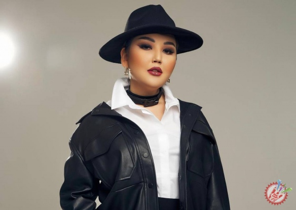 Умидахон тожикча таронага қўл урди