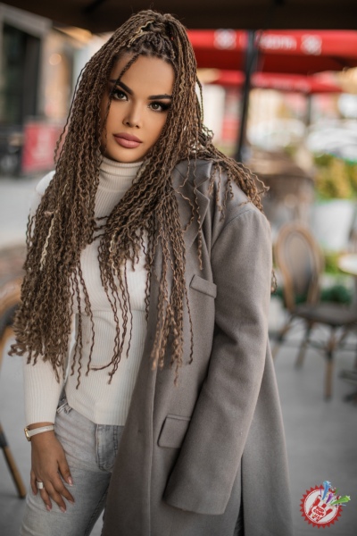 «Оҳ ширин сўзингиз». Шоира Отабековадан янги тарона