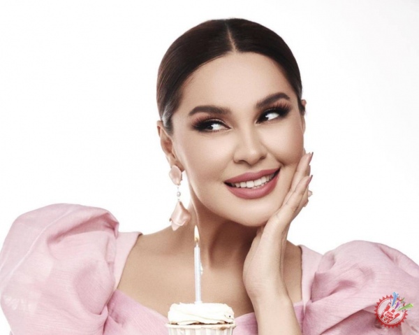 Ҳулкар Aбдуллаева туғилган кунида янги таронасини премьера қилди