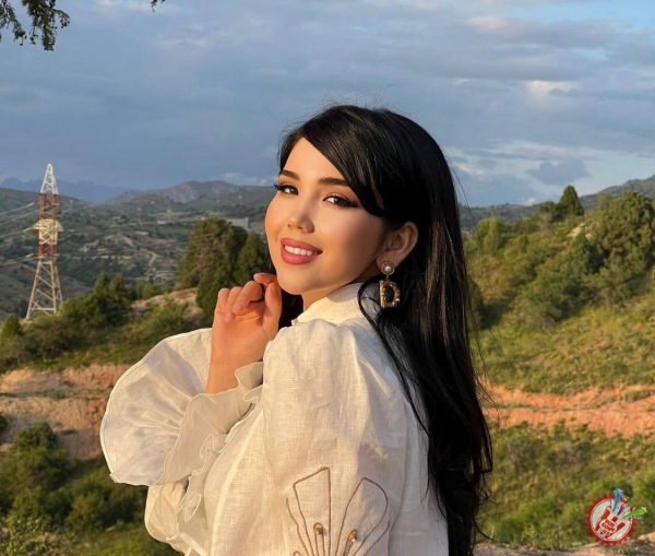 Афруза волидасига атаб қўшиқ куйлади