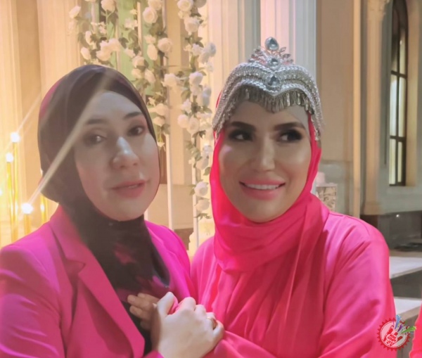 Манзура ва Дилдора Ниёзова дуэт куйлади