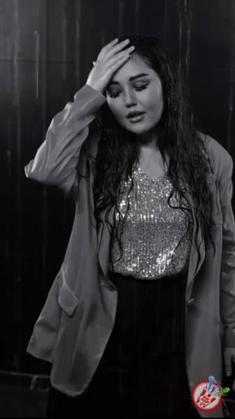 Умидахон икки тилда ижро қилинган таронасига клип олди