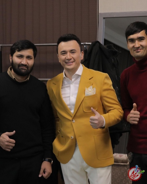 Улуғбек Раҳматуллаевнинг концерт дастуридан фоторепортаж