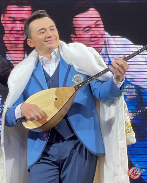 Улуғбек Раҳматуллаевнинг концерт дастуридан фоторепортаж