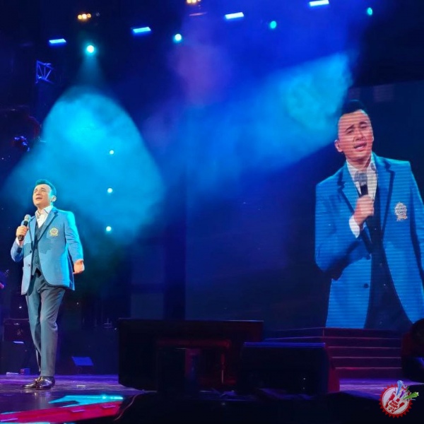 Улуғбек Раҳматуллаевнинг концерт дастуридан фоторепортаж