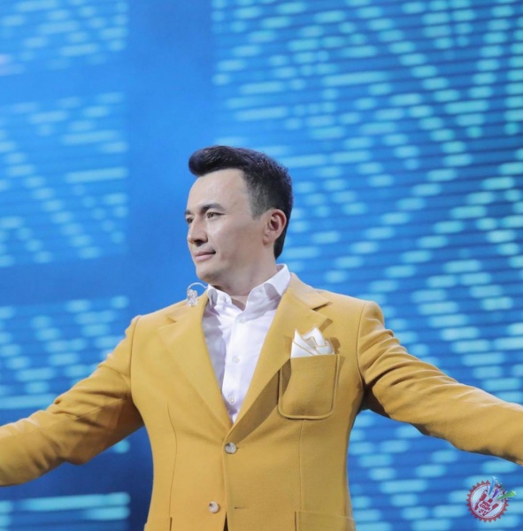 Улуғбек Раҳматуллаевнинг концерт дастуридан фоторепортаж