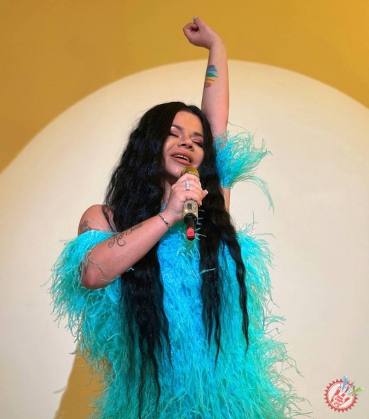 Бьянка 5 минутда ёзилган қўшиғидан парча бўлишди