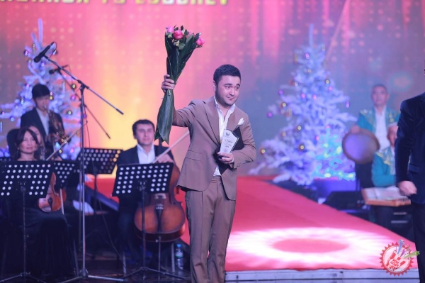 Шоҳруҳхон «Йилнинг эркак эстрада хонандаси» деб эътироф этилди