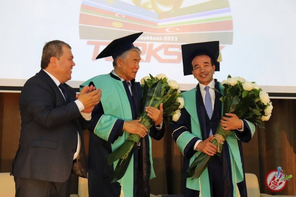 Ozodbek Nazarbekov endi nafaqat vazir, balki faxriy professor