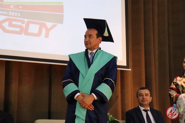 Ozodbek Nazarbekov endi nafaqat vazir, balki faxriy professor
